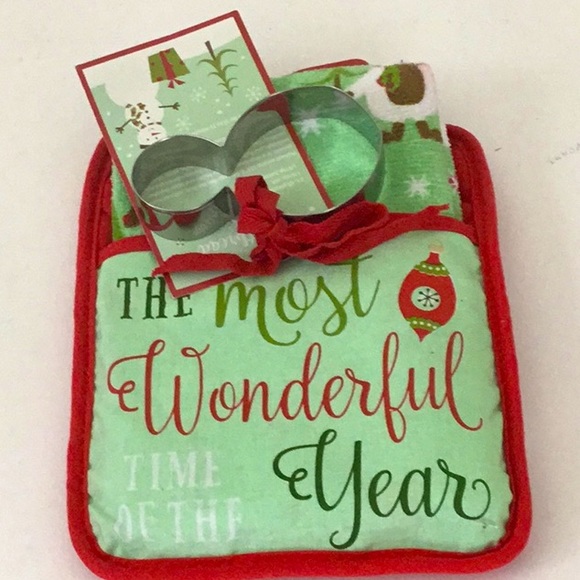 Four Piece Holiday Kitchen Set. Host Gift. Christmas Baking. - Picture 2 of 6